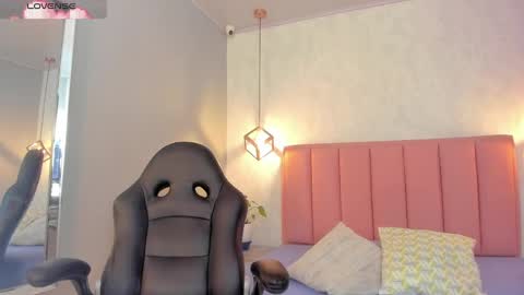 Snapshot of sunnycyrus chatting on 11-06-25, 12:28 S U N N Y online show from 11-06-25, 12:28