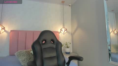 Snapshot of sunnycyrus chatting on 11-07-25, 12:38 S U N N Y online show from 11-07-25, 12:38