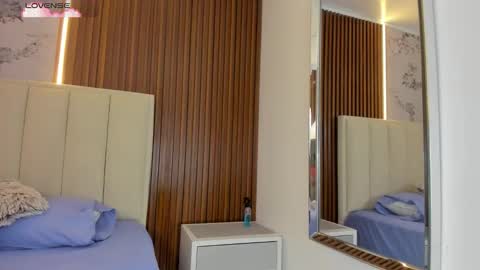 Snapshot of sunnycyrus chatting on 11-21-25, 02:49 S U N N Y online show from 11-21-25, 02:49