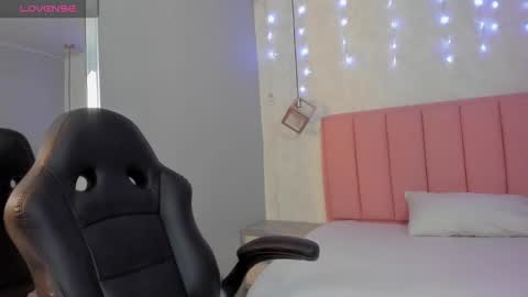 Snapshot of sunnycyrus chatting on 12-16-25, 07:30 S U N N Y online show from 12-16-25, 07:30