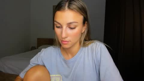 Snapshot of sunsetwithava chatting on 09-16-25, 05:08 sunsetwithava online show from 09-16-25, 05:08