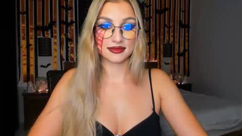 Snapshot of sunsetwithava chatting on 10-30-25, 11:55 sunsetwithava online show from 10-30-25, 11:55