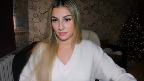 Snapshot of sunsetwithava chatting on 12-17-25, 01:39 sunsetwithava online show from 12-17-25, 01:39