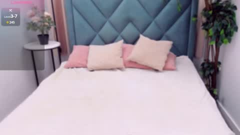 Snapshot of sunshine_angela chatting on 02-25-25, 12:25 ANGELA online show from 02-25-25, 12:25