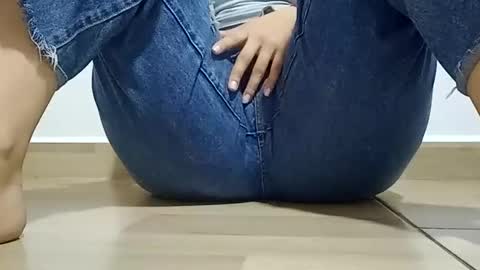 Annie online show from 12-17-25, 05:30