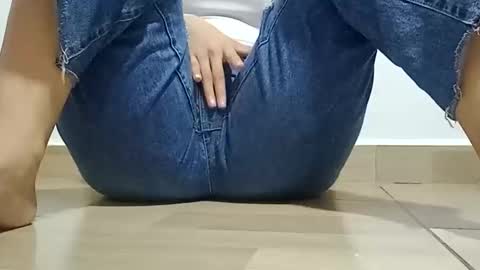 Annie online show from 12-19-25, 05:42