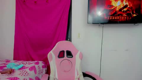 Snapshot of sunshine_uwu22 chatting on 01-31-25, 06:25 Andrea Rodriguez online show from 01-31-25, 06:25