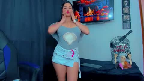 Snapshot of sunshine_uwu22 chatting on 10-17-25, 06:32 Andrea Rodriguez online show from 10-17-25, 06:32