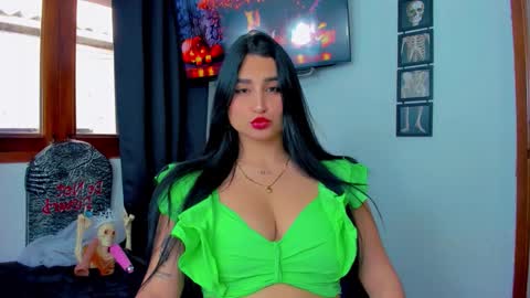 Snapshot of sunshine_uwu22 chatting on 10-22-25, 06:51 Andrea Rodriguez online show from 10-22-25, 06:51