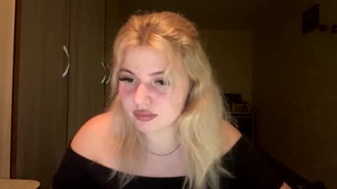 sunshinyflash online show from 11-25-25, 06:08