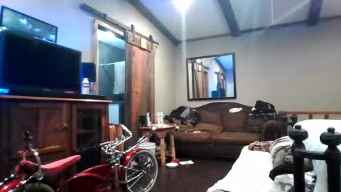 Snapshot of superd512 chatting on 12-10-24, 11:43 Guero Cash online show from 12-10-24, 11:43