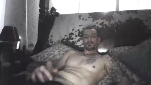 Snapshot of superd512 chatting on 01-05-25, 09:47 Guero Cash online show from 01-05-25, 09:47