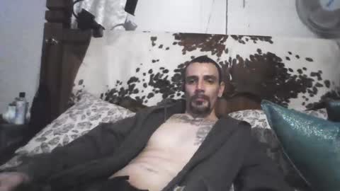 Snapshot of superd512 chatting on 01-06-25, 03:42 Guero Cash online show from 01-06-25, 03:42