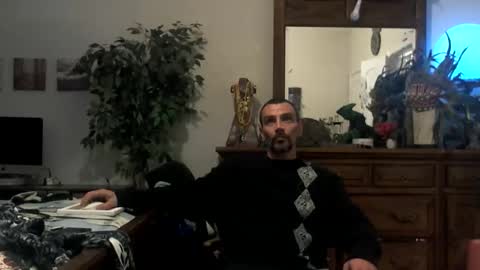Snapshot of superd512 chatting on 10-29-25, 12:29 Guero Cash online show from 10-29-25, 12:29