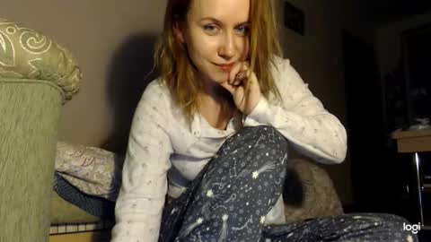 Snapshot of supereasyx chatting on 02-12-26, 04:24 Annie online show from 02-12-26, 04:24