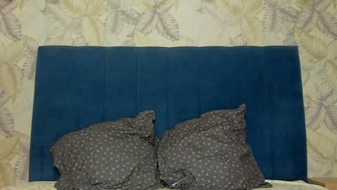 Snapshot of superior_cat chatting on 12-21-24, 05:47 Una online show from 12-21-24, 05:47