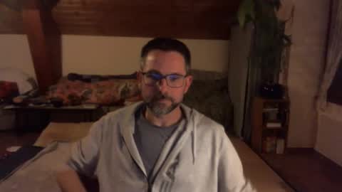 Snapshot of supersquirrel81 chatting on 12-04-25, 06:27 supersquirrel81 online show from 12-04-25, 06:27