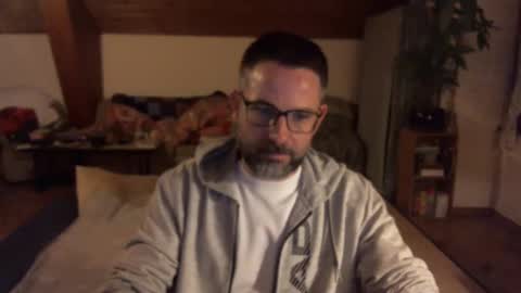 supersquirrel81 online show from 12-22-25, 06:49