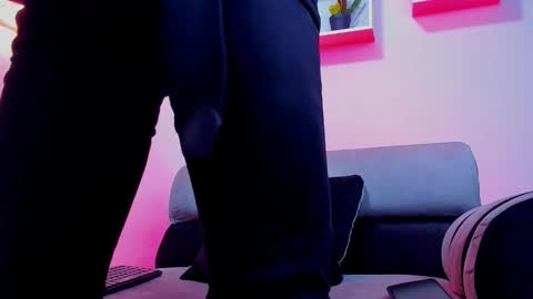 supreme_alpha_ online show from 11-28-25, 07:49