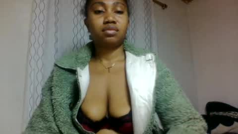 Snapshot of surbelle chatting on 06-19-26, 06:40 surbelle online show from 06-19-26, 06:40