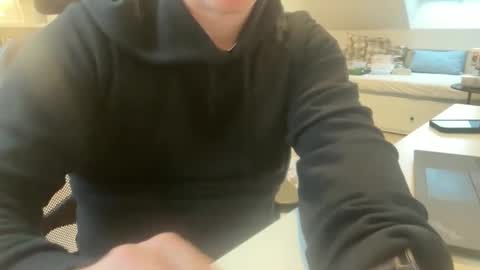 Snapshot of surfstar81 chatting on 11-18-25, 07:13 surfstar81 online show from 11-18-25, 07:13