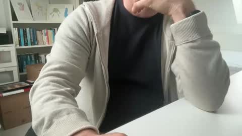 Snapshot of surfstar81 chatting on 12-18-25, 08:53 surfstar81 online show from 12-18-25, 08:53