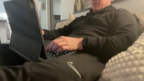 Snapshot of surfstar81 chatting on 01-12-26, 07:19 surfstar81 online show from 01-12-26, 07:19
