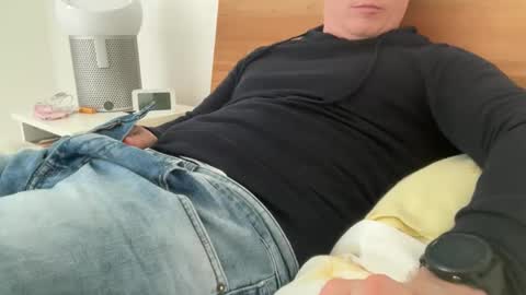 Snapshot of surfstar81 chatting on 01-13-26, 11:26 surfstar81 online show from 01-13-26, 11:26