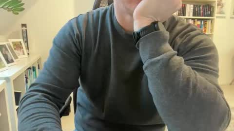 Snapshot of surfstar81 chatting on 01-15-26, 08:08 surfstar81 online show from 01-15-26, 08:08