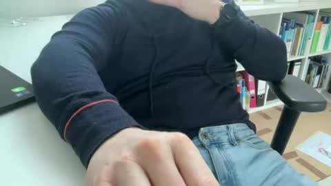 Snapshot of surfstar81 chatting on 02-04-26, 07:47 surfstar81 online show from 02-04-26, 07:47