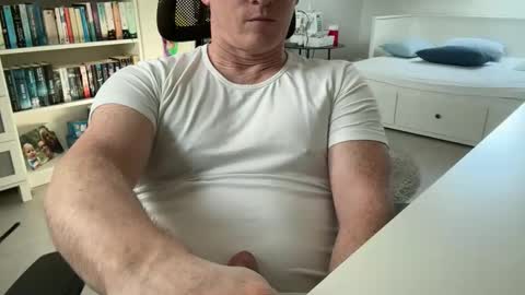 Snapshot of surfstar81 chatting on 03-03-26, 11:05 surfstar81 online show from 03-03-26, 11:05