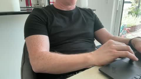 Snapshot of surfstar81 chatting on 04-28-26, 09:14 surfstar81 online show from 04-28-26, 09:14