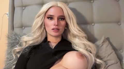 Mia online show from 12-06-24, 04:25