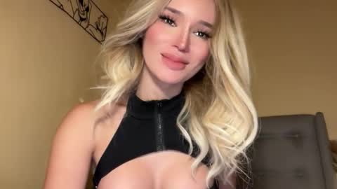 Mia online show from 11-24-25, 08:47