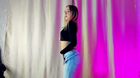 Snapshot of susan__clark chatting on 02-13-25, 01:29 Annie online show from 02-13-25, 01:29