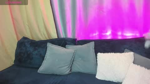 Snapshot of susan__clark chatting on 02-21-25, 01:22 Annie online show from 02-21-25, 01:22