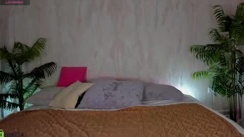 Snapshot of susan__clark chatting on 09-19-25, 11:27 Annie online show from 09-19-25, 11:27