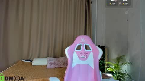 Snapshot of susan__clark chatting on 10-20-25, 01:06 Annie online show from 10-20-25, 01:06