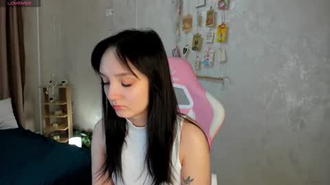 Snapshot of susan__clark chatting on 11-10-25, 01:26 Annie online show from 11-10-25, 01:26