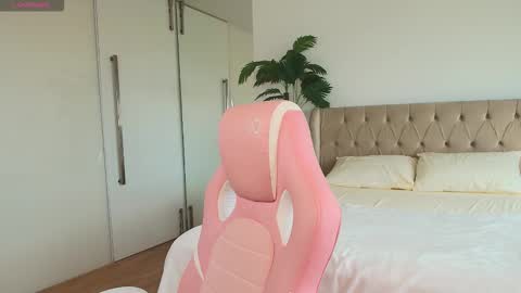 Snapshot of susan_backer chatting on 02-12-26, 11:27 Susan online show from 02-12-26, 11:27