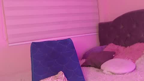 Snapshot of susan_bluee chatting on 12-13-24, 06:42 Susan online show from 12-13-24, 06:42