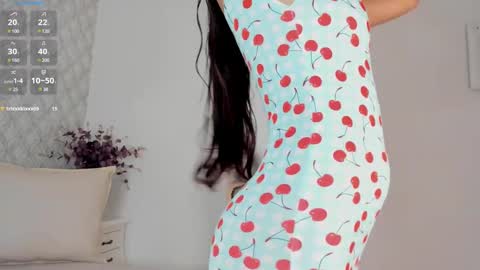 Snapshot of susana__sanchez chatting on 02-14-25, 04:15 SUSANA online show from 02-14-25, 04:15