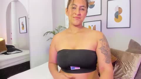 Snapshot of susana_garciia1 chatting on 10-23-25, 05:40 Susana online show from 10-23-25, 05:40