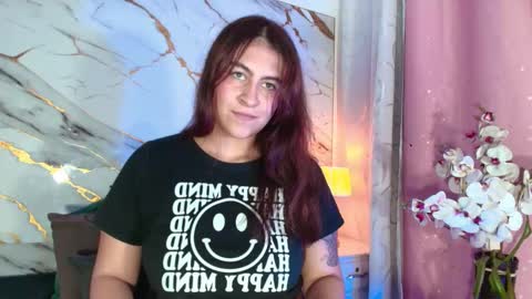 Snapshot of susana_garciia1 chatting on 02-25-26, 05:50 Susana online show from 02-25-26, 05:50