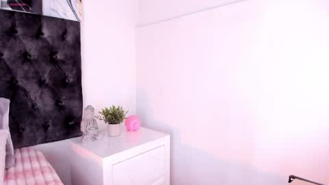 Snapshot of susana_mont chatting on 05-19-26, 04:08 susana online show from 05-19-26, 04:08