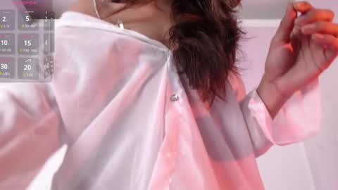 Susana hendrix    online show from 12-14-25, 03:17