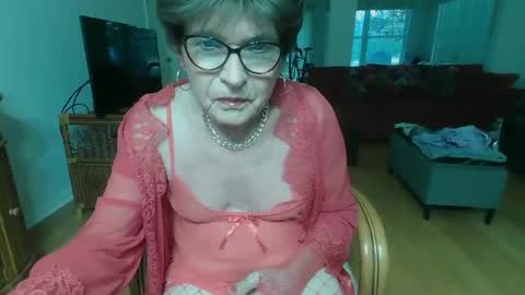 Snapshot of susanandlisa chatting on 12-18-24, 10:13 sexualsusan online show from 12-18-24, 10:13