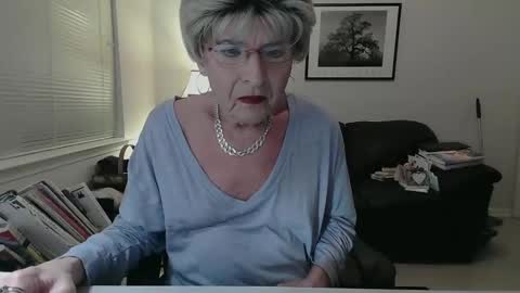 Snapshot of susanandlisa chatting on 01-29-25, 12:43 sexualsusan online show from 01-29-25, 12:43