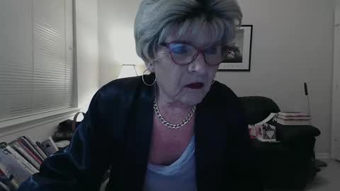 Snapshot of susanandlisa chatting on 01-31-25, 01:01 sexualsusan online show from 01-31-25, 01:01