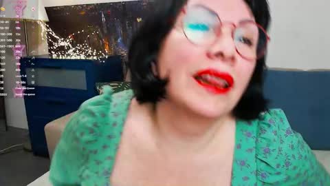 Snapshot of susanflower chatting on 02-09-25, 02:40 Susan online show from 02-09-25, 02:40